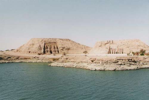 Templi di Abu Simbel visti dal Lago Nasser